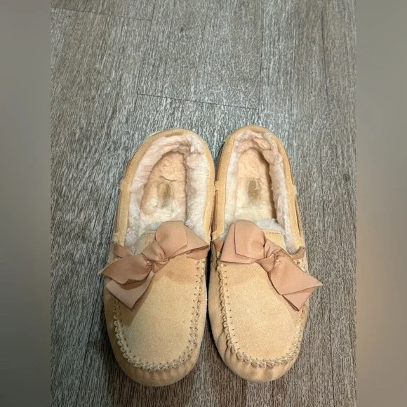 UGG DAKOTA LEATHER BOW SLIPPER SIZE 8 - Picture 2 of 9